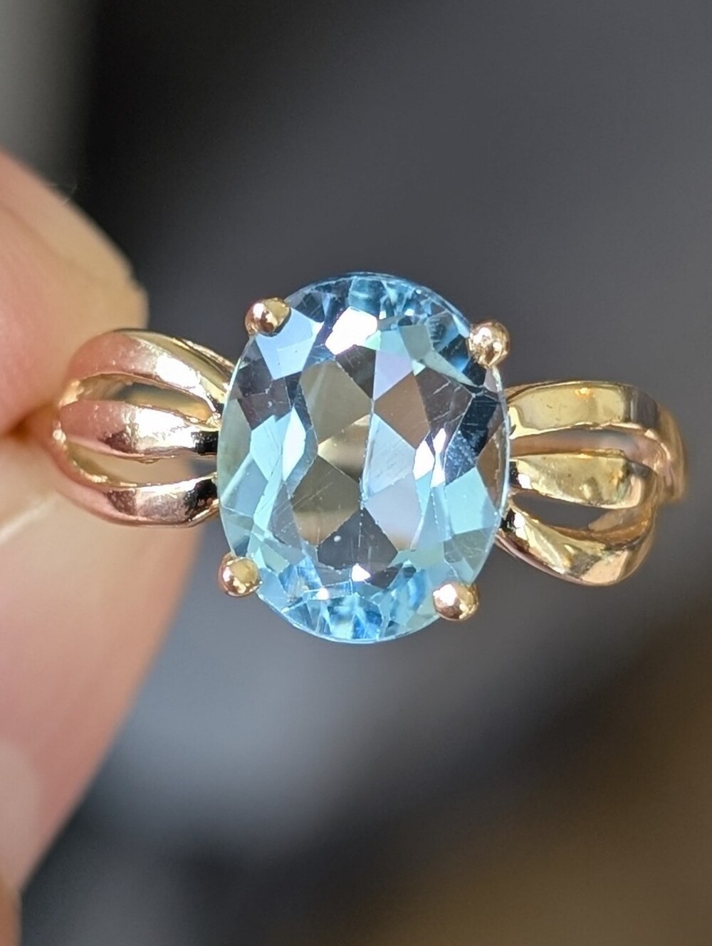 10K Gold Oval Cut Sky Blue Topaz Cocktail Ring